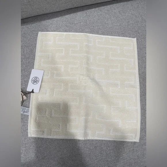 Hermes Towel and box set Hand New with tag and box - Picture 5 of 8